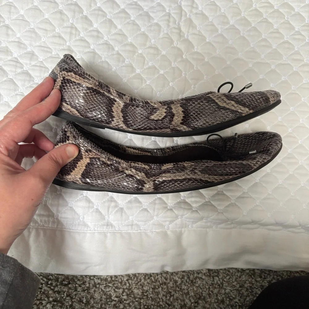 LOFT Snakeskin Patterned Flynn ballet flats size 8.5